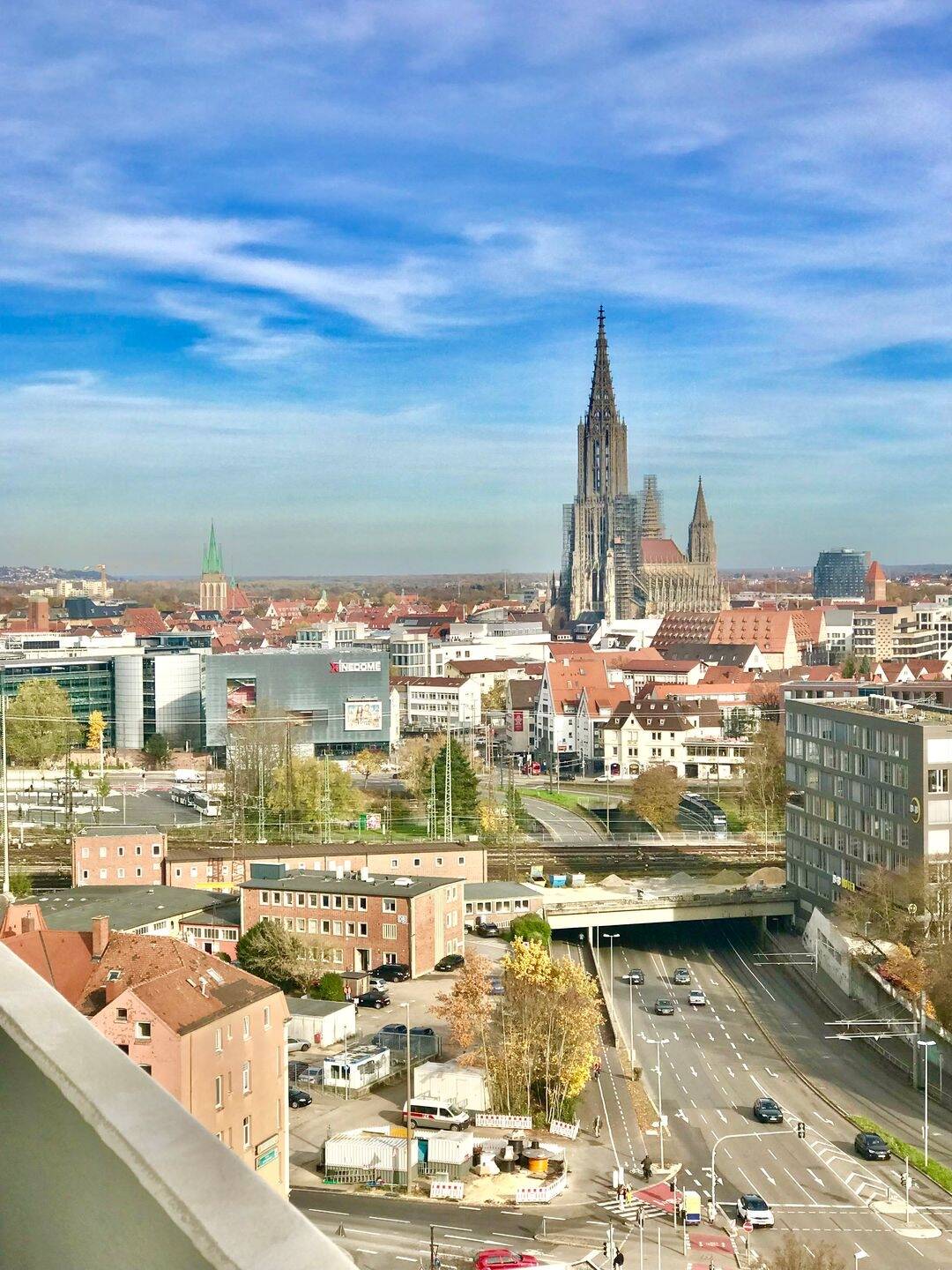 Urbanes Wohnen im 15. Stockwerk des Universum Centers mit sensationellem Fernblick auf das Münster und die Alpenkette – Ulm – Vorschaubild 2