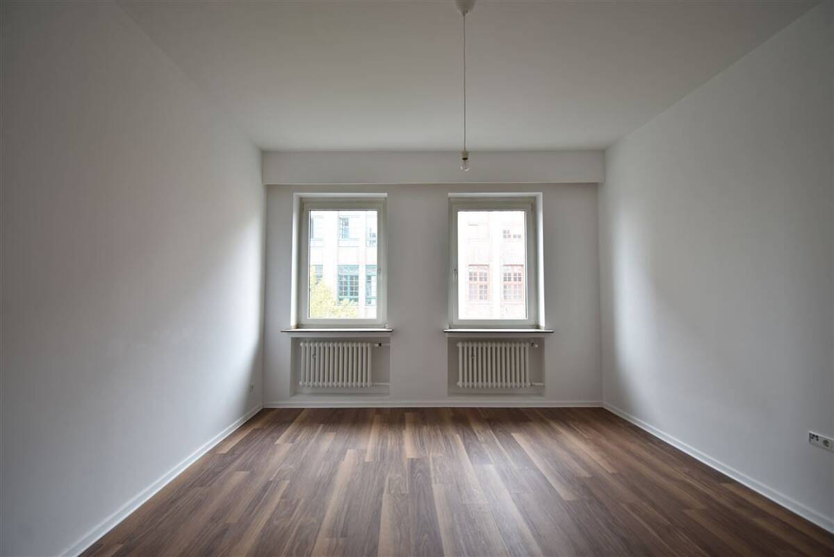 Altbaucharme in zentraler Lage! Renovierte 3-Zi-Whg mit Balkon in Oberhausen – 46045 Oberhausen – Bild 1 von 9