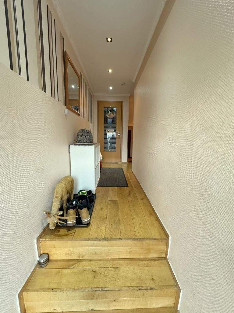 *Mehrgenerationenhaus in Giesenkirchen, mit Innenhofgarten und vielseitigen Nutzungsmöglichkeiten!* – Mönchengladbach – Vorschaubild 5