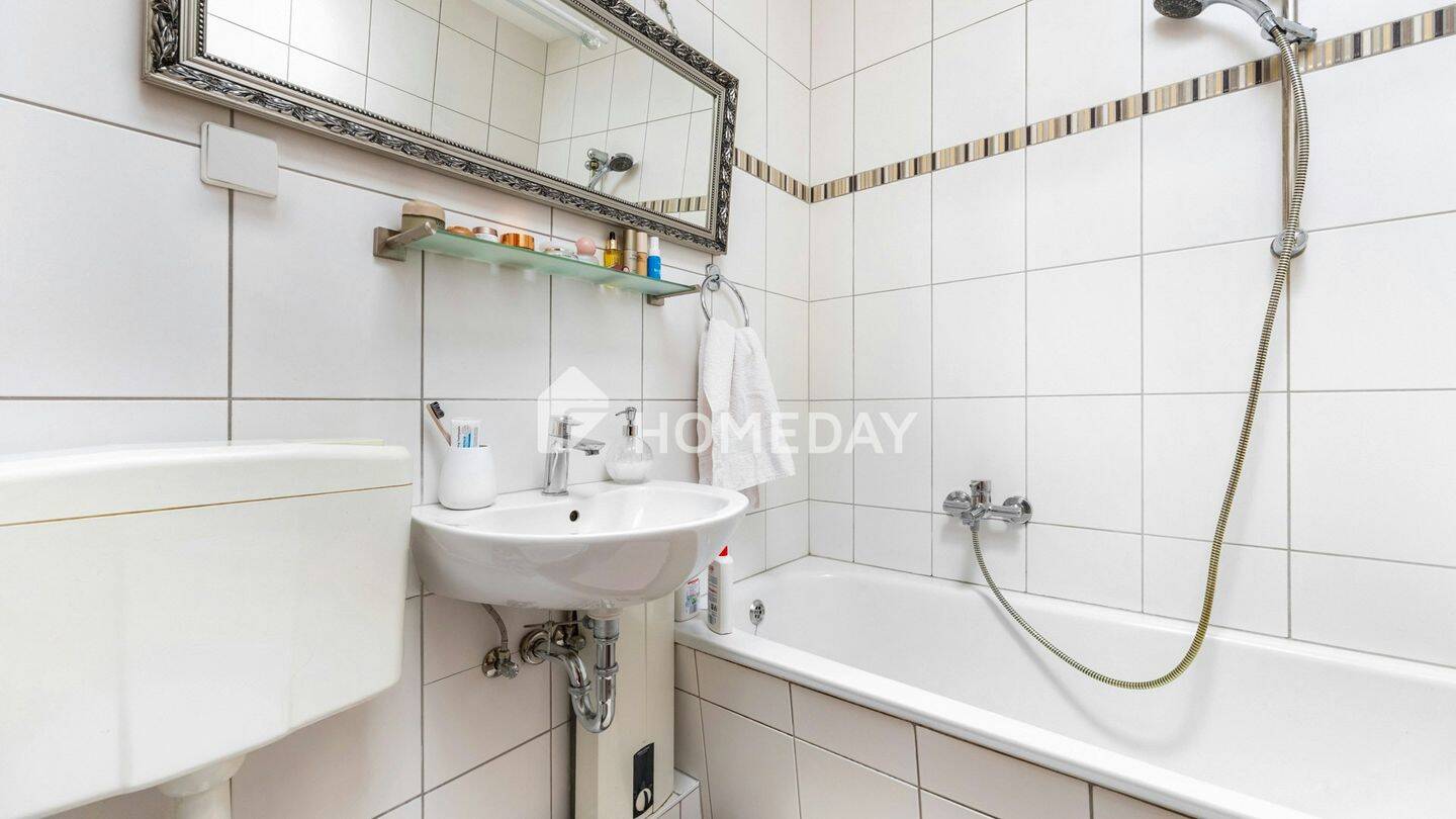 Kapitalanlage mit Ausblick: 2-Zimmer-Dachgeschosswohnung mit Südwest-Balkon und TG-Stellplatz – Hamburg – Vorschaubild 7