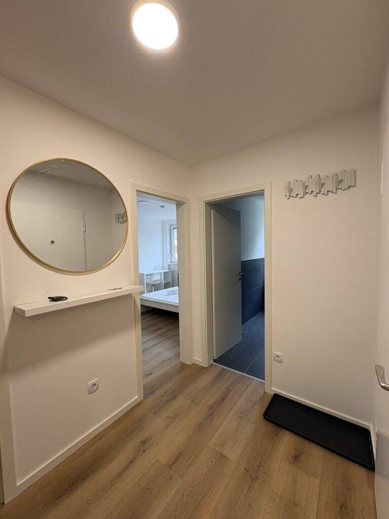 Sofort verfügbar! Möbliertes WG-Zimmer mit Balkon in 3er-WG – München – Vorschaubild 3