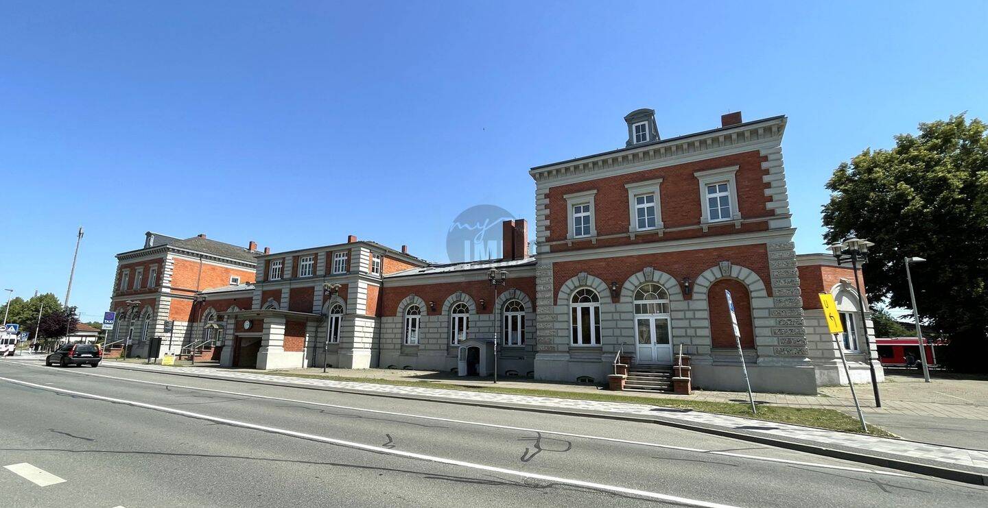 DER BAHNHOF BÜTZOW: WO HISTORISCHE ARCHITEKTUR AUF DIE RENDITE DER ZUKUNFT TRIFFT – Bützow – Bild 1 von 9