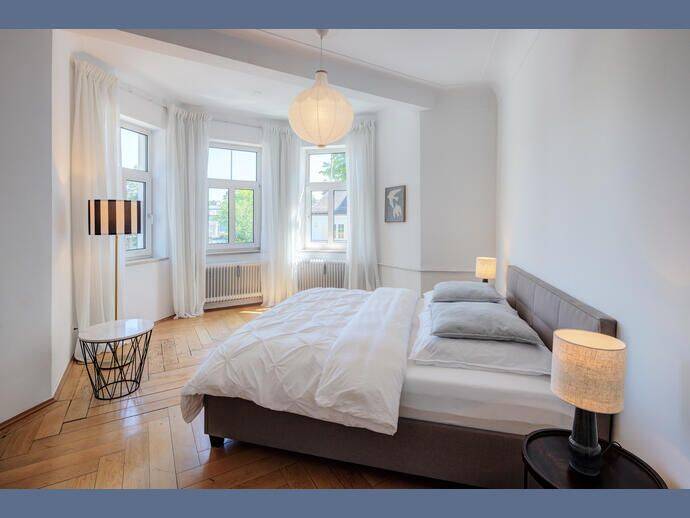 Möbliert: Schöne 2-Zimmer Wohnung im denkmalgeschützten Altbau – München – Vorschaubild 3