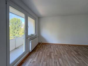 Kleine Wohnung, aber großer Balkon mit Blick ins Grüne ... #richtigjut – 39130 Magdeburg – Vorschaubild 4