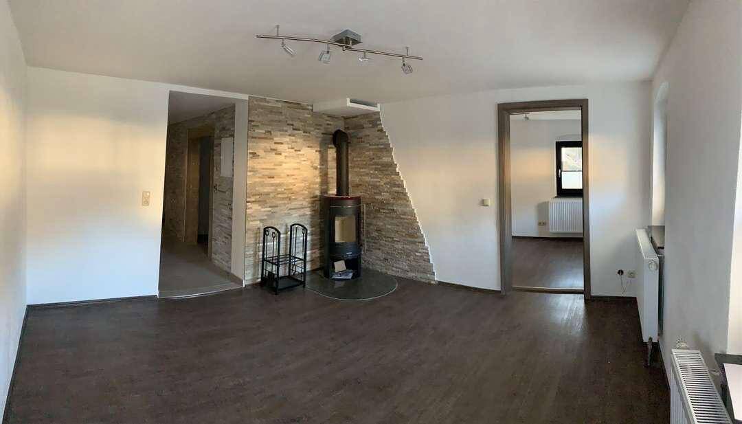 Geschmackvolle 2,5-Raum-Wohnung mit Terrasse und Einbauküche oder Carport in Dresden – Dresden – Vorschaubild 2