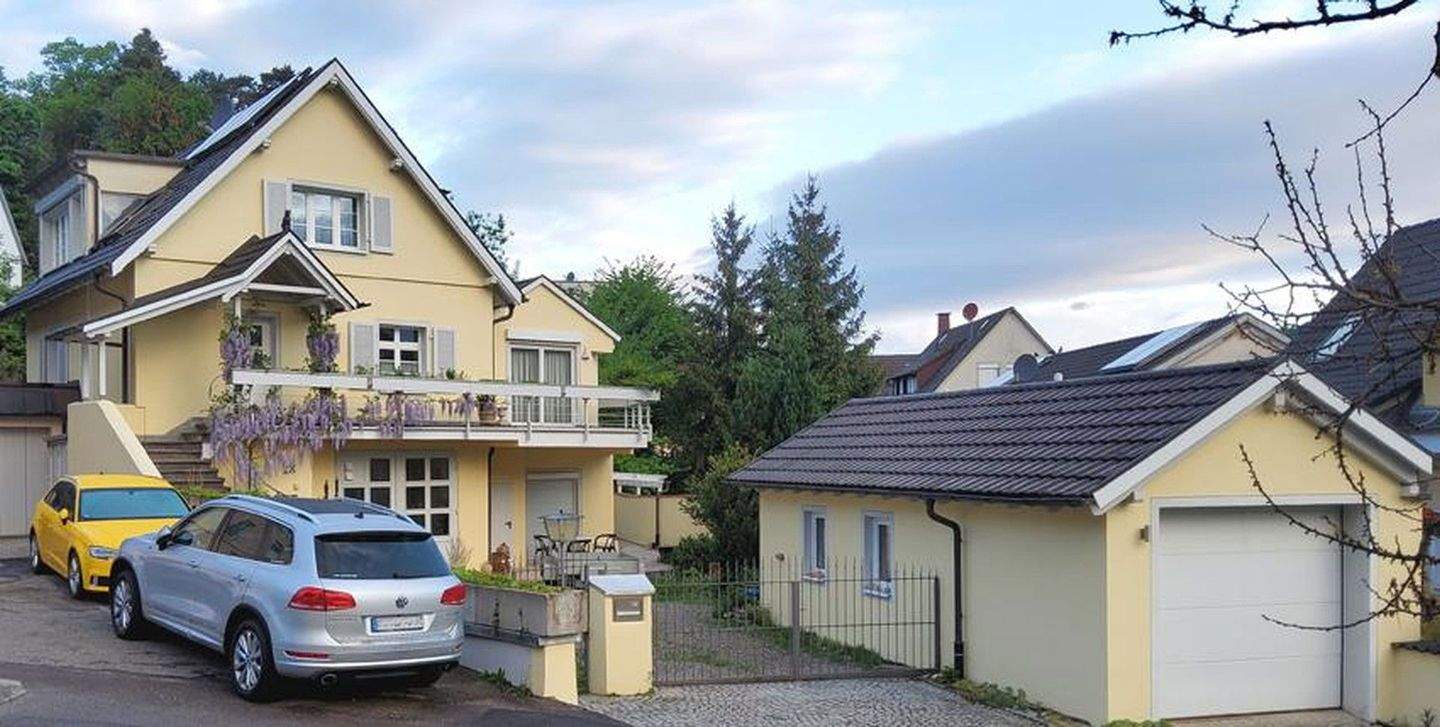 Großzügiges Wohnhaus mit Einliegerwohnung und Garage – Badenweiler – Bild 1 von 9