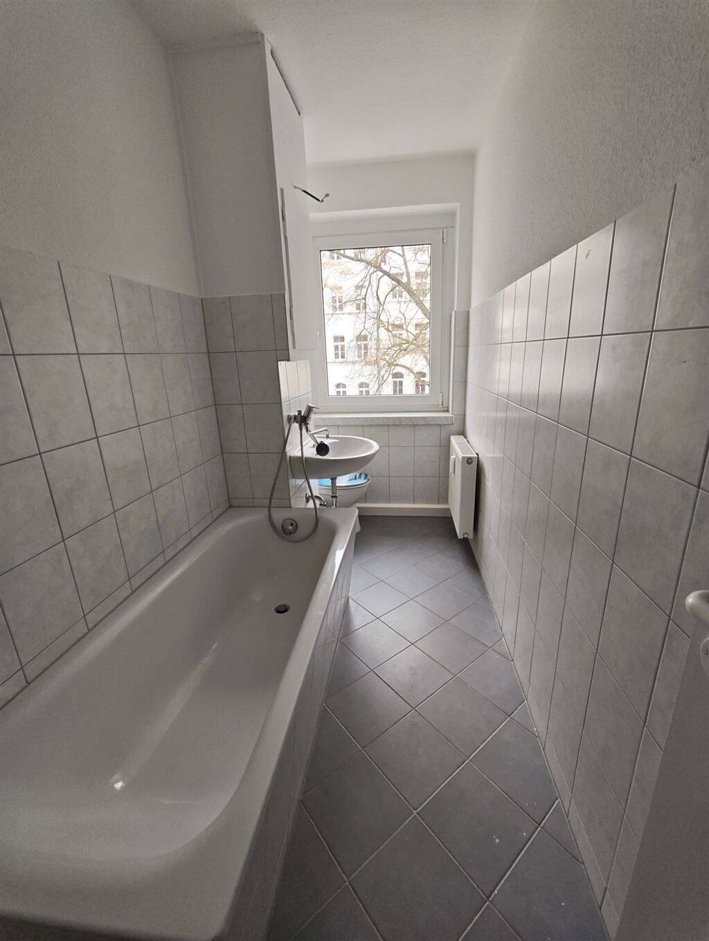 Gemütliche 1-Zimmer mit Balkon und Wannenbad in ruhiger Lage – Chemnitz – Vorschaubild 4