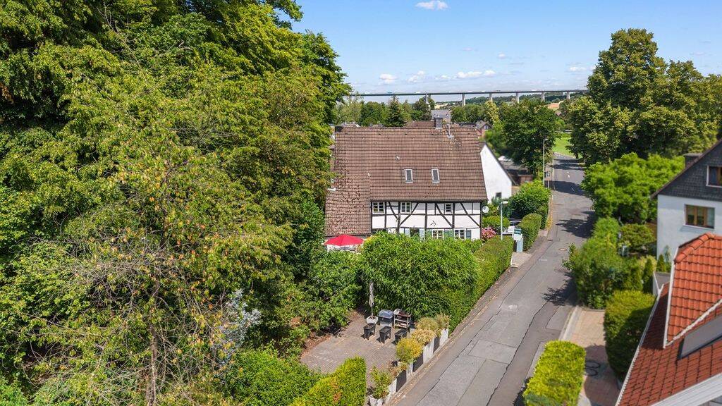 Historisches Fachwerkjuwel mit Loftcharakter, Entwicklungspotenzial und einzigartigem Wohnambiente – Mülheim an der Ruhr – Vorschaubild 2