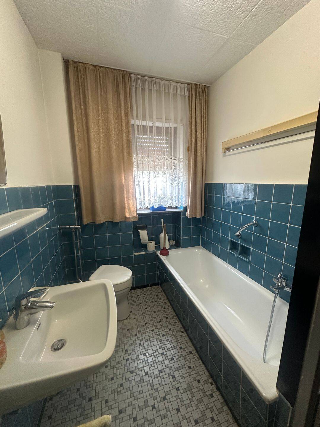 Saarwellingen * solides 2-Familienhaus für Naturliebhaber * 8 Zimmer * Garage * großer Garten – Saarwellingen – Vorschaubild 9