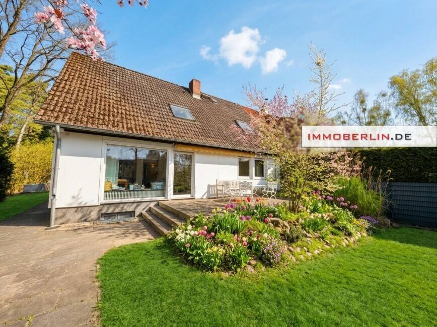 IMMOBERLIN.DE - Sympathisches Haus mit Südgarten in gefragter Lage nahe den Wannseen – Berlin – Bild 1 von 9