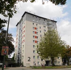 Renovierte 2 Zimmer-Wohnung in top Hochhaus- Duisburg-Neudorf-zentral-Balkon