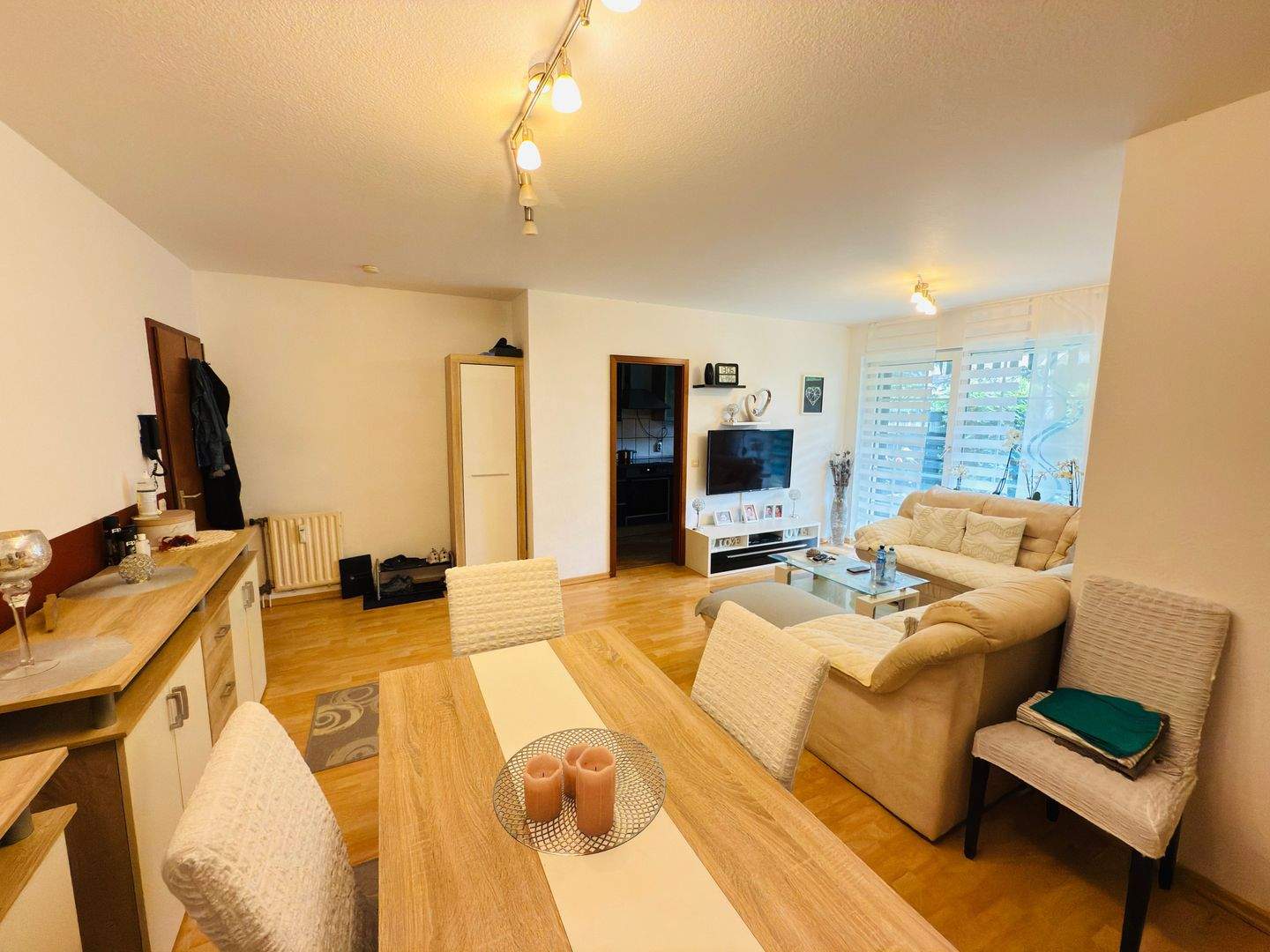 Bezaubernde Drei-Zimmer-Wohnung mit kleinem GARTEN – Düsseldorf – Vorschaubild 3