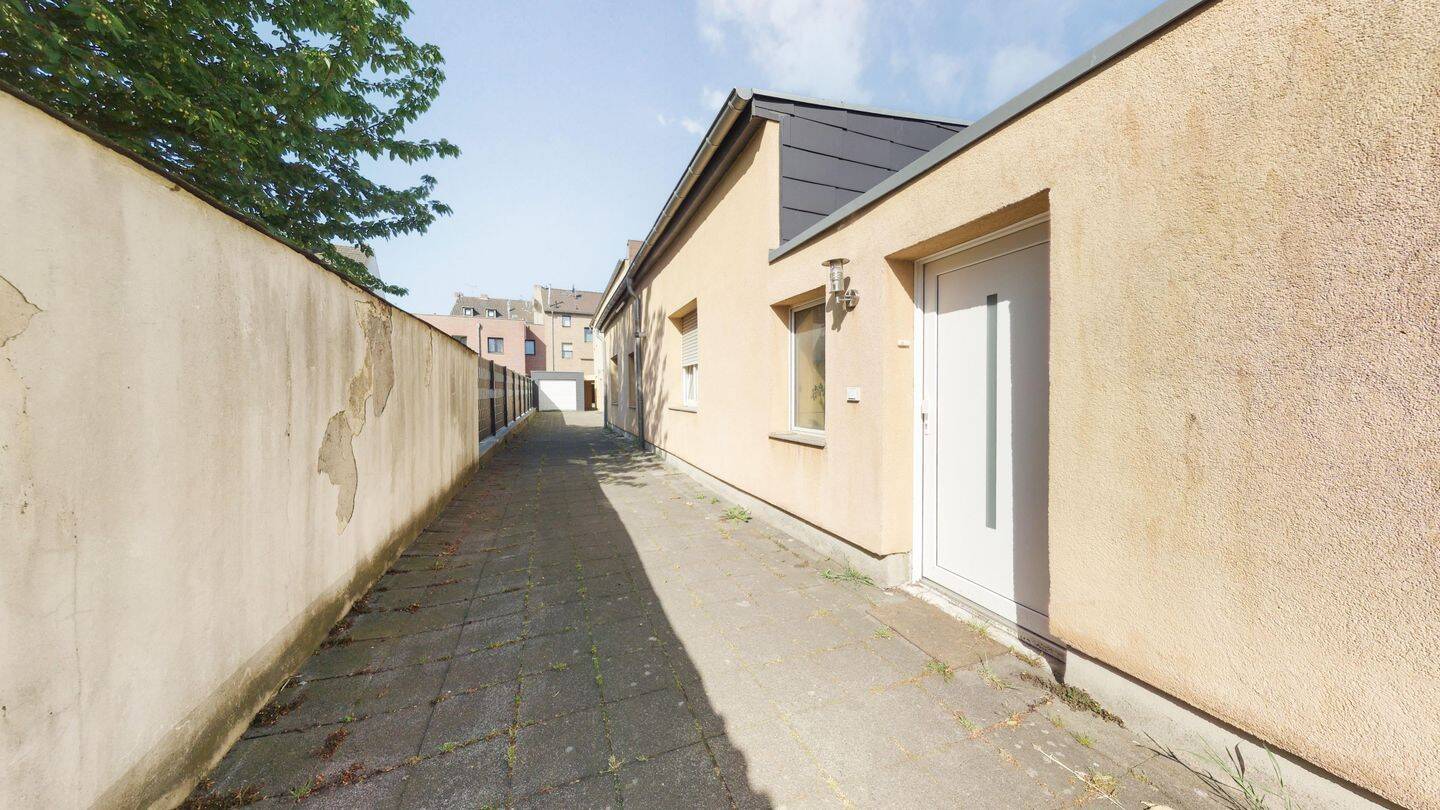 MG-Pesch: Mehrfamilienhaus mit 6 Wohneinheiten plus Garagen - mit Mietsteigerungspotential – Mönchengladbach – Vorschaubild 6