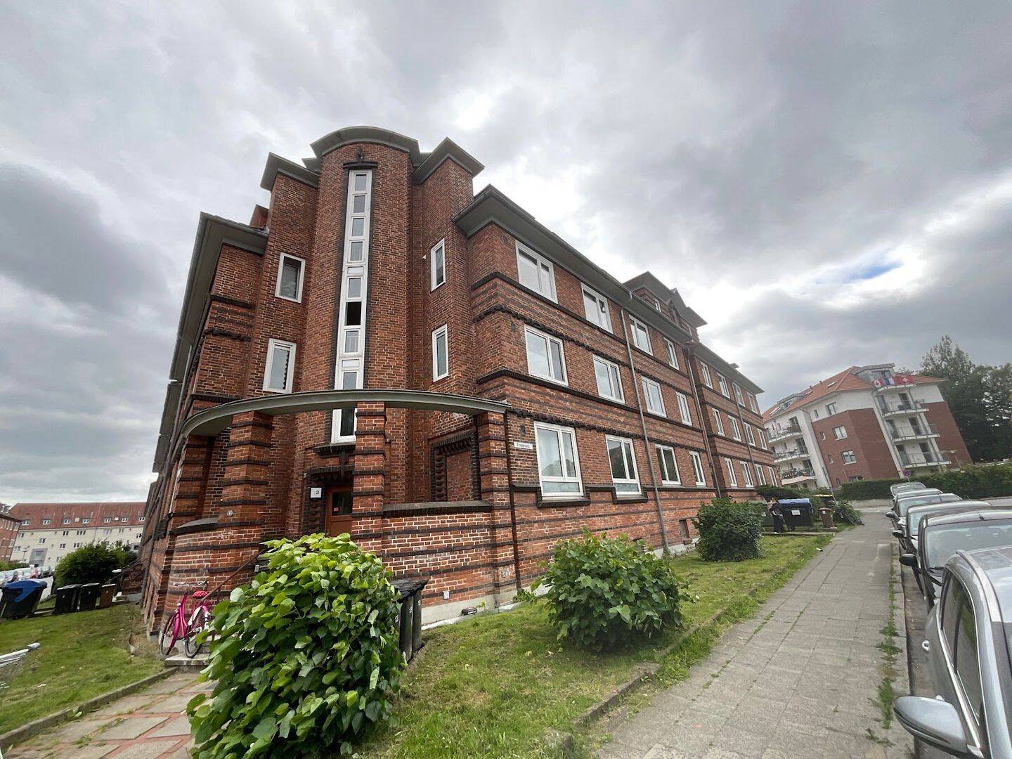 2 Zimmer-Dachgeschosswohnung mit geräumiger Wohnküche