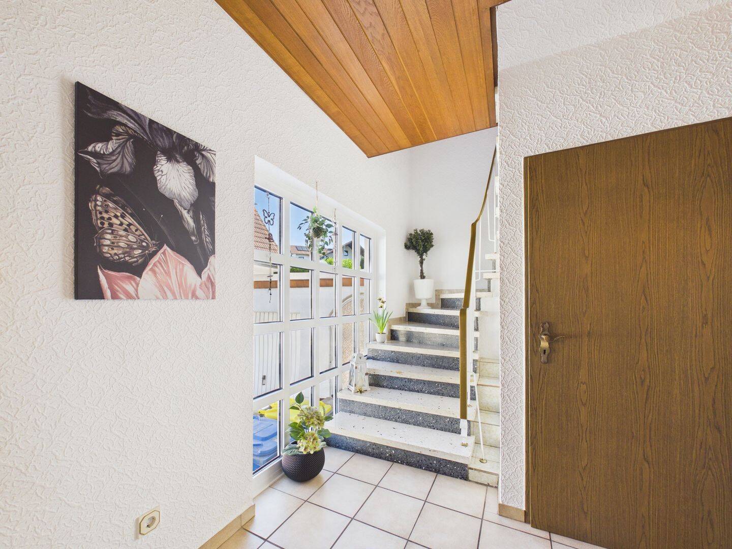 Wohnen ohne Kompromisse - besonderes Zweifamilienhaus in Florstadt mit privater Gartenoase – Florstadt – Vorschaubild 6