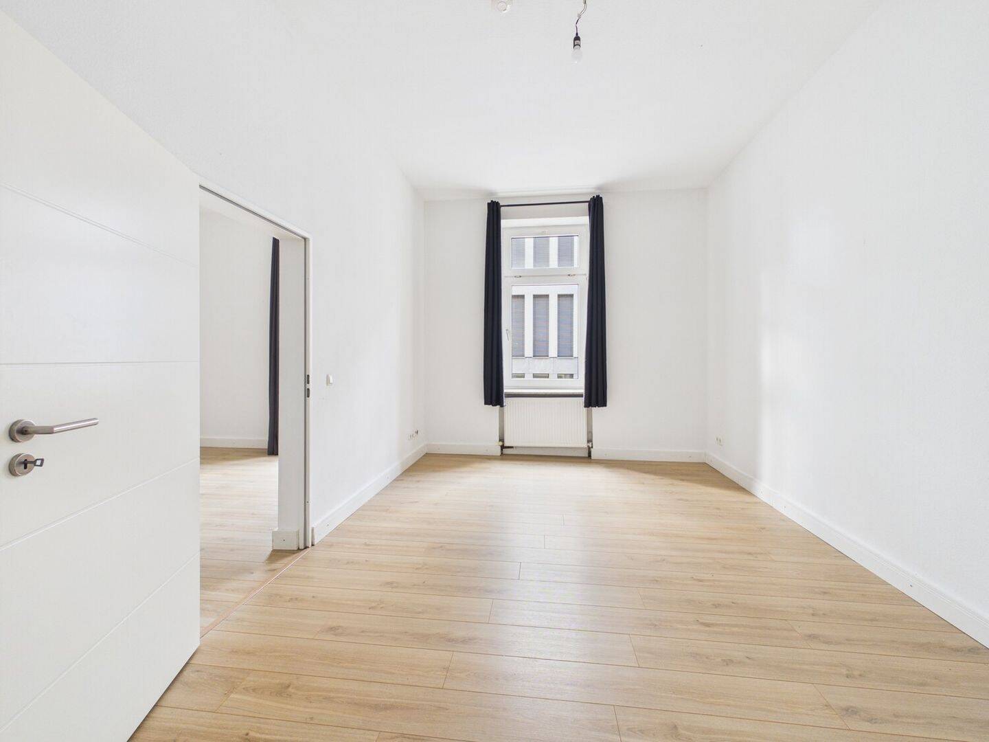 Guter Schnitt & zentrale Lage: Helle Altbauwohnung nahe der Adolfsallee – Wiesbaden – Vorschaubild 3