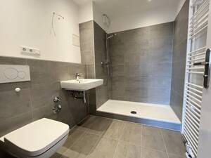 Herrliche Aussichten nicht nur vom Balkon! Modernisierte 3 Zimmer + modernes Bad mit Dusche + Aufzug – 50968 Köln – Vorschaubild 6