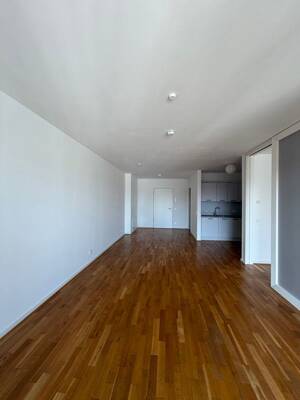 Zentrale 2-Raum-Wohnung mit Einbauküche und Balkon