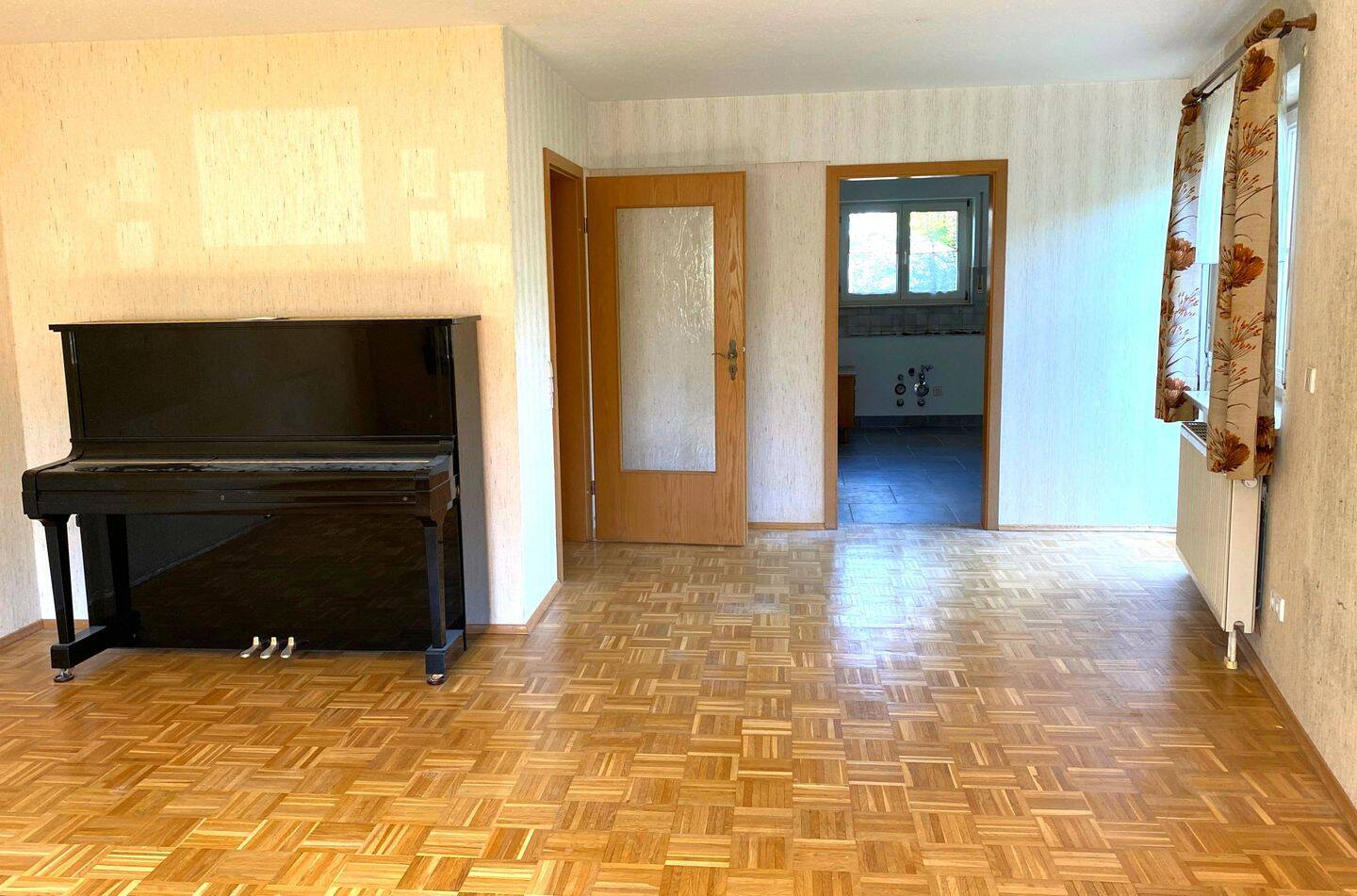Tolle 4-Zimmereigentumswohnung mit 2 Tiefgaragenstellplätzen, sowie einen großen Gartenanteil in Grünkraut. – Grünkraut – Vorschaubild 6