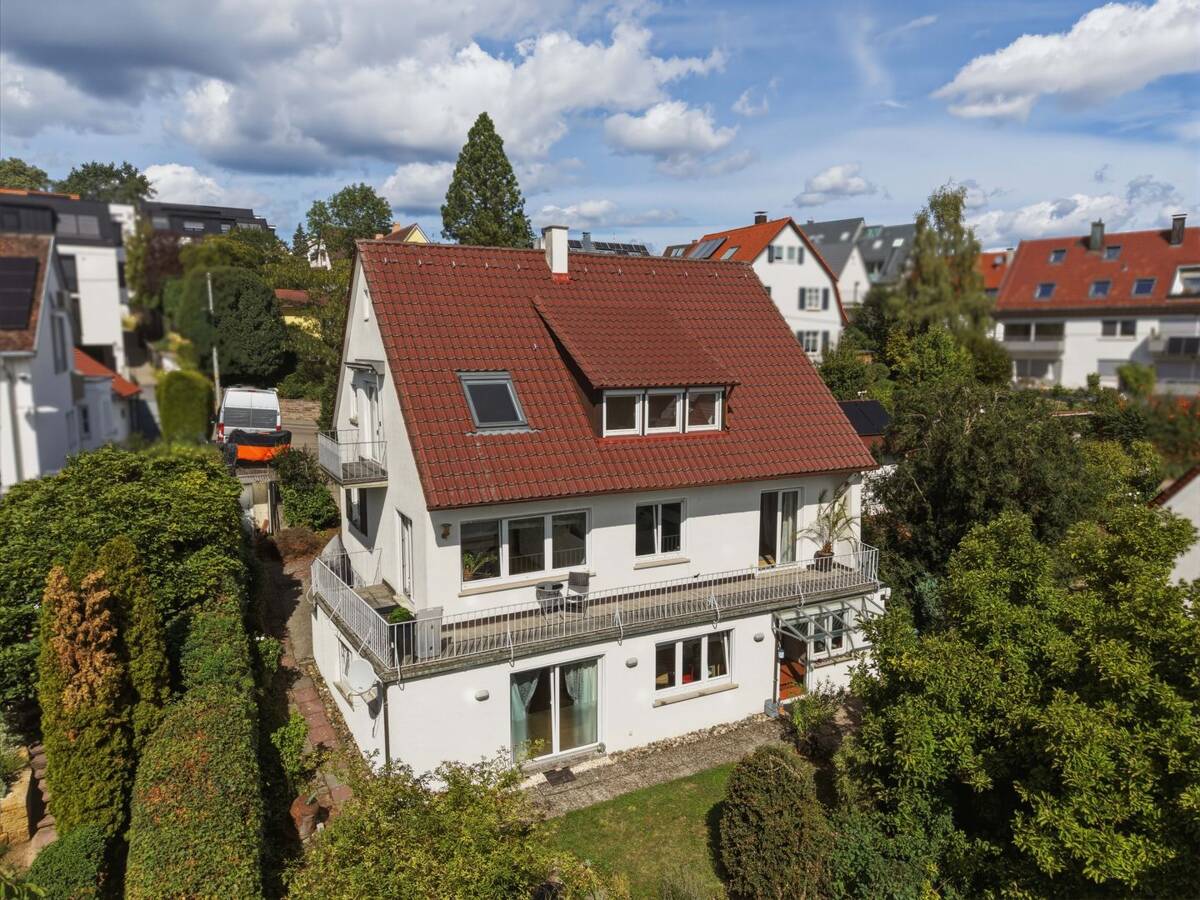 Charmantes 2-Familienhaus mit großem Garten und viel Potenzial in Stuttgart-Sillenbuch – 70619 Stuttgart – Bild 1 von 9