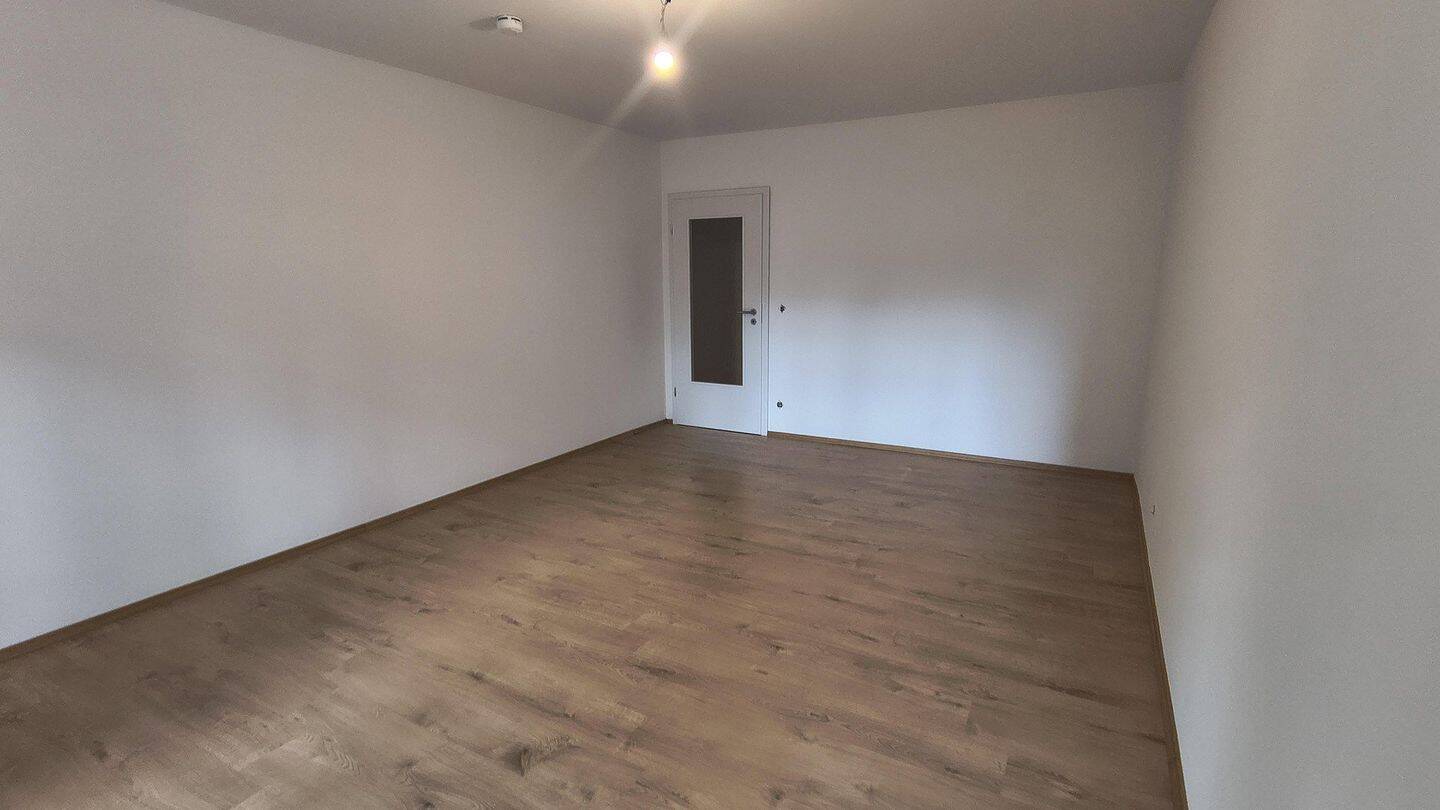 Charmantes, renoviertes Apartment mit Terrasse, kleinem Garten & Tiefgaragenstellplatz in Regensburg – Regensburg – Vorschaubild 2