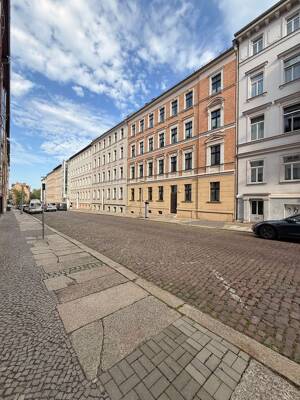 Paket - Zwei vermietete 3-Raum-Wohnungen im Denkmalobjekt mit Balkonen und einem Stellplatz – 6108 Halle (Saale) – Vorschaubild 3