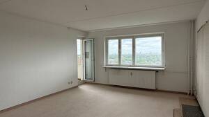 3-Zimmer-Wohnung mit Loggia und Weitblick über Berlin - Fahrstuhl, 2 Stellplätze, Renovierungsobjekt – 12349 Berlin – Vorschaubild 5