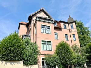 * Helle und sehr schöne 2-Zimmer-Wohnung in sanierter Villa *