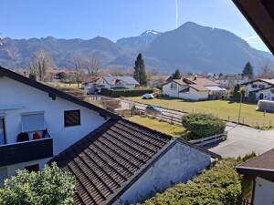 Schöne, ruhige Dachgesch. Wohnung mit Panoramablick in Grassau zu vermieten.