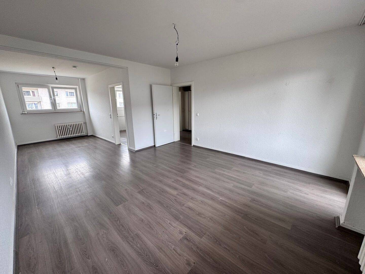 frisch sanierte 3 Zimmer Wohnung mit Balkon im 2. OG