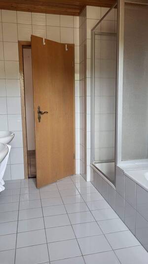 Gepflegte 4-ZKB-Wohnung mit Balkon in idyllischer Ortsrandlage – stadtnah zu Regensburg – 93059 Regensburg – Vorschaubild 4