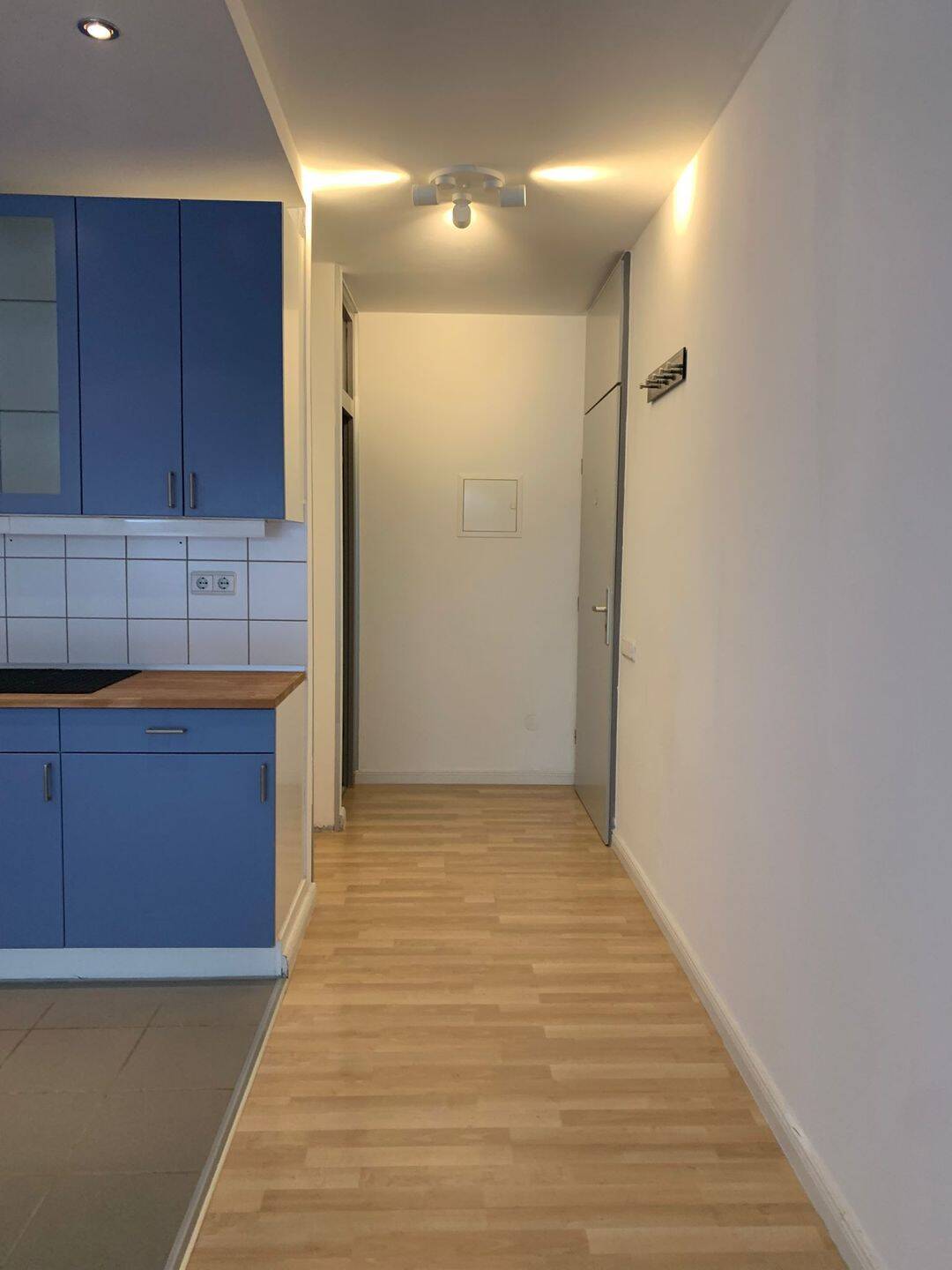 Schickes 1-Zimmer-Apartment mit Balkon am östlichen Stadtrand in Wiesbaden – Wiesbaden – Vorschaubild 2