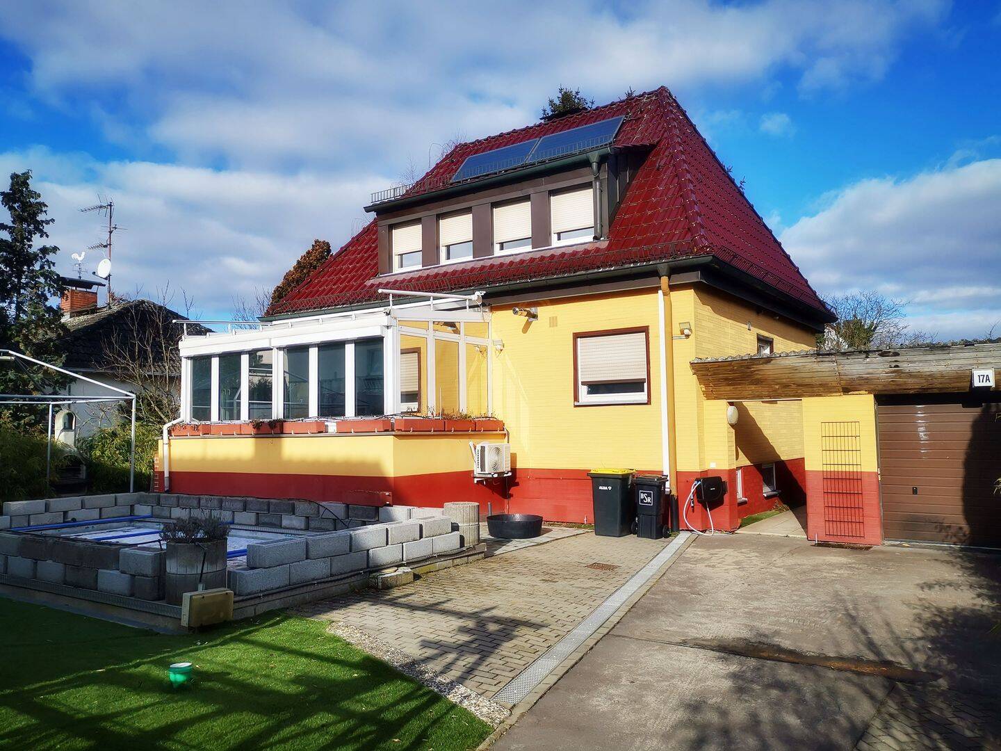 Einfamilienhaus in Berlin-Rudow (bezugsfrei) – 4 Zi. ca. 109 m² Wohnfläche plus ca. 56 m² Souterrain