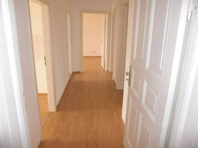 INDIVIDUELLE 3-ZIMMER-FAMILIENWOHNUNG MIT SÜDBALKON NAHE KITA, GRUNDSCHULE UND LEHNITZSEE