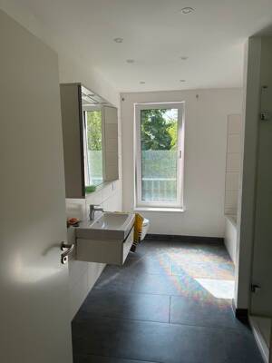 Einziehen und genießen. Moderne Wohnung mit hochwertigen Einbaumöbeln über 2 Ebenen – 30167 Hannover – Vorschaubild 8