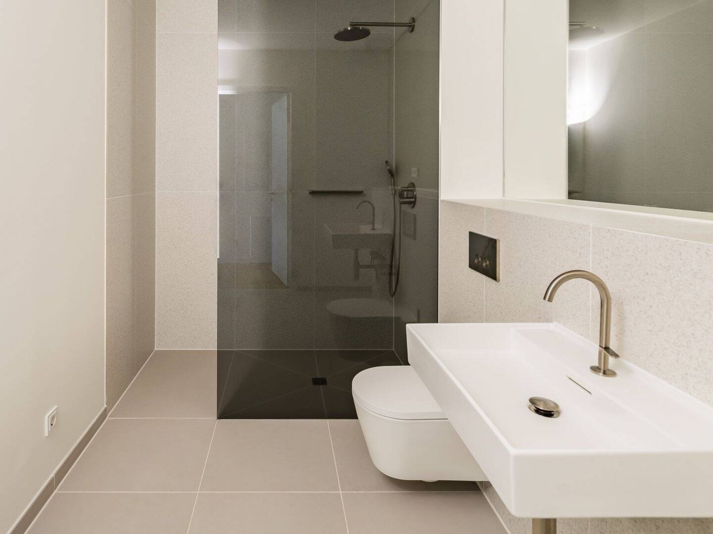 Helle 1-Zimmer-Neubauwohnung mit bodentiefen Fenstern in Charlottenburg – Berlin – Vorschaubild 4
