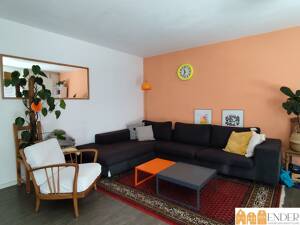 Rosenau! Helle 5 Zimmerwohnung mit Balkon!