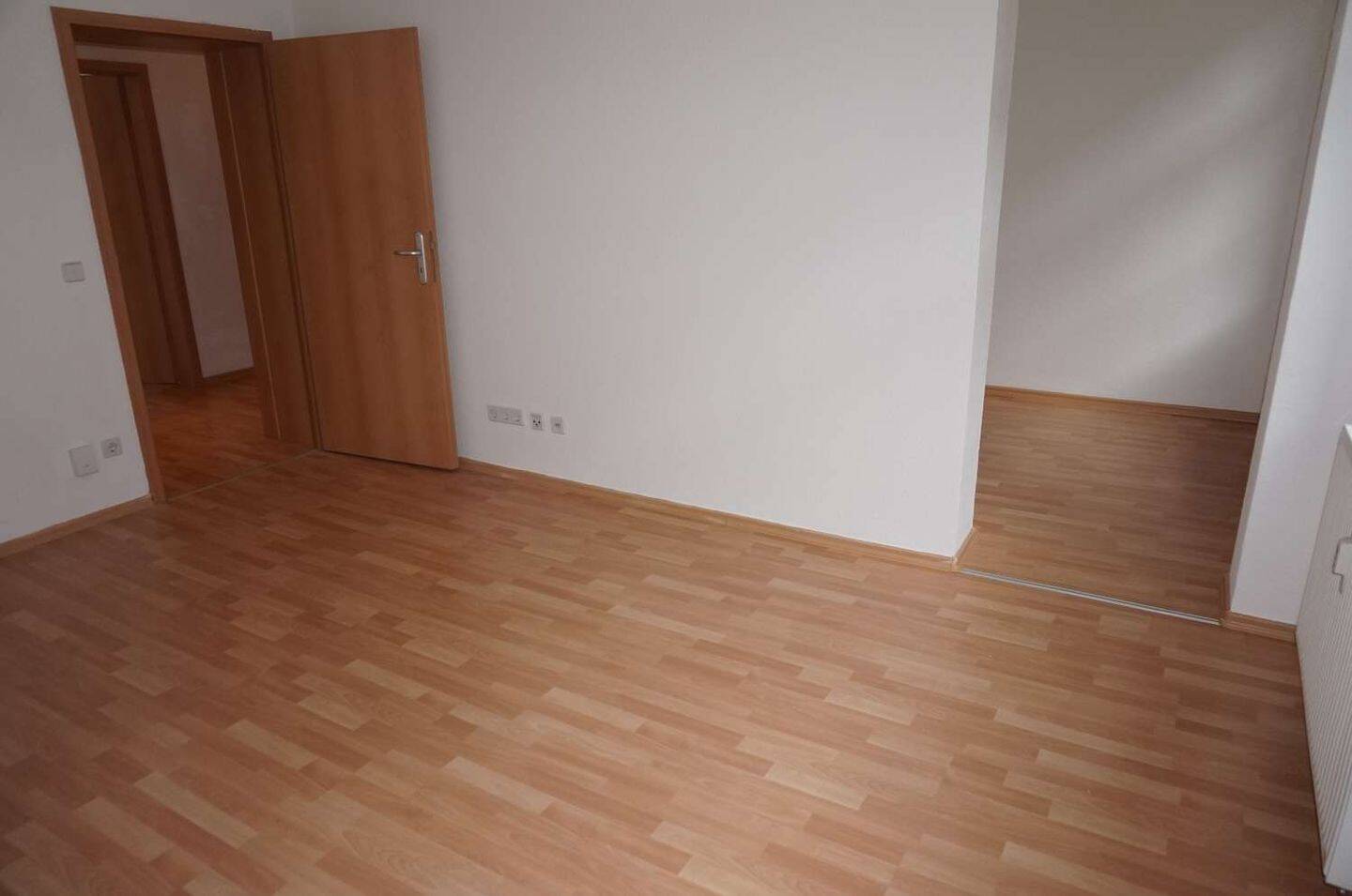 Frei ab 1.10.26 ! Küche mit Balkon - kleines sep. Arbeitszi. !!! – Chemnitz – Vorschaubild 4