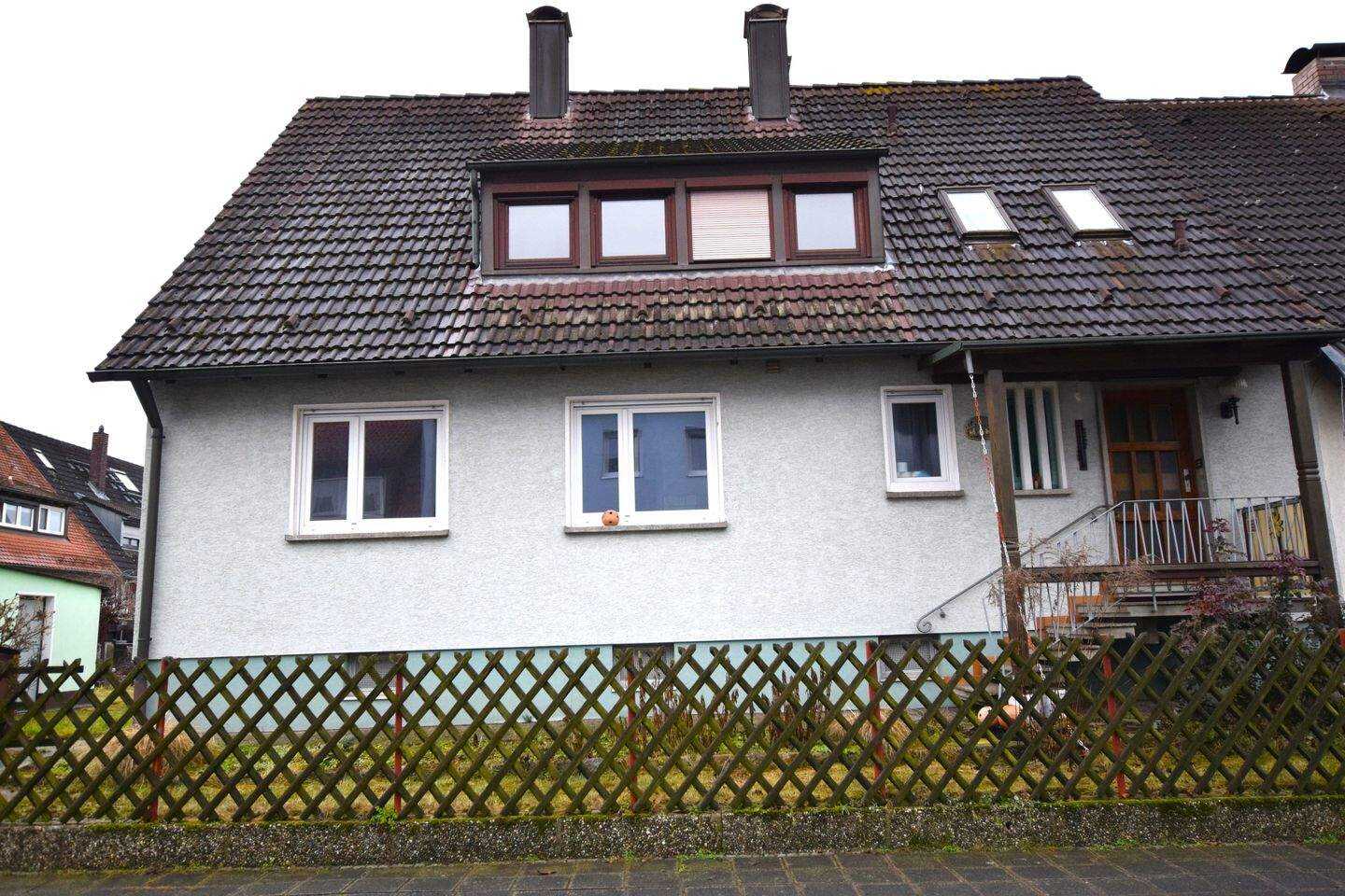 Charmantes Zweifamilienhaus mit großem Garten – Nürnberg – Bild 1 von 9