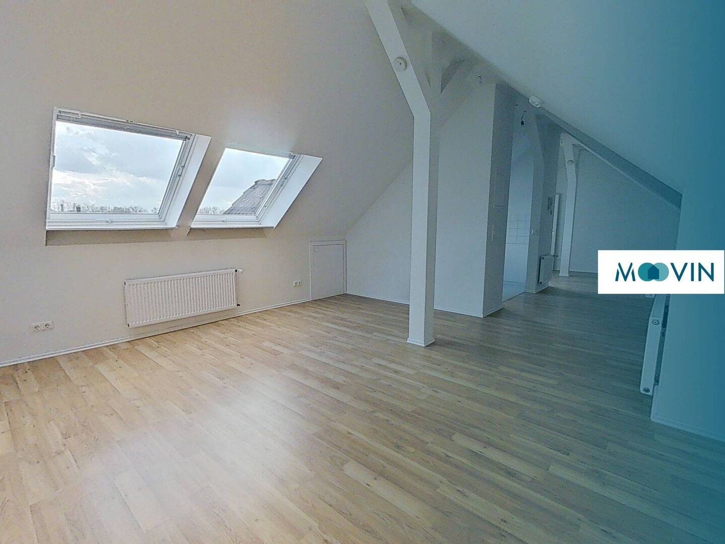 Besonders geschnittene 2-Zimmer-Dachgeschosswohnung mit Badewanne
