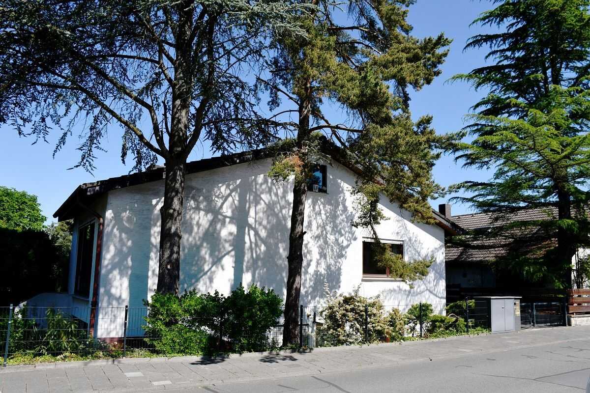 Viel Platz für das Leben – freistehendes Einfamilienhaus mit Einliegerwohnung in Waldrandnähe von Darmstadt-Eberstadt – Darmstadt – Vorschaubild 2