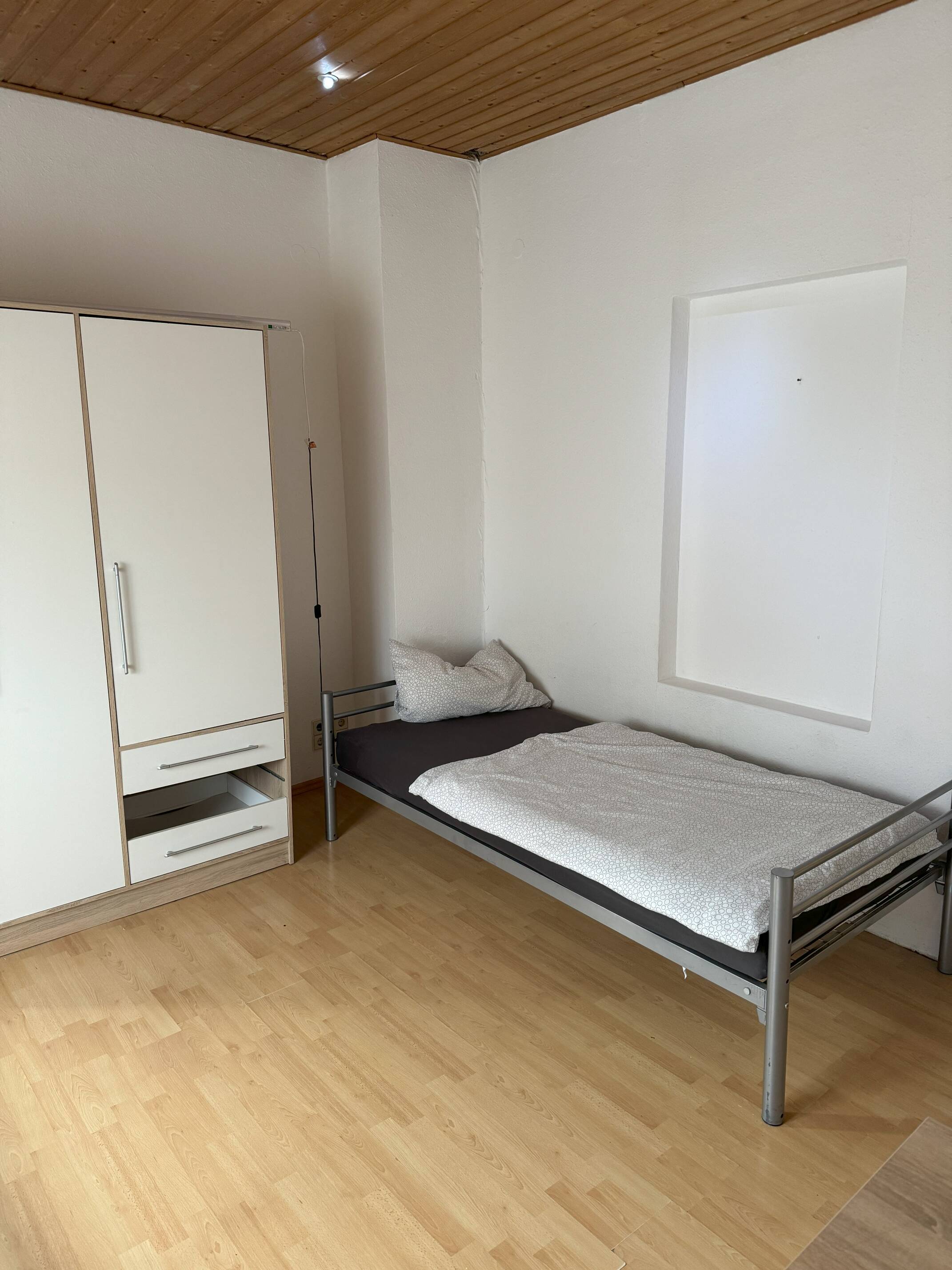 MÖBLIERTE 3-ZIMMER-WOHNUNG -auch einzeln anmietbar in 3-Zi.Whg. in S-Bad Cannstatt - 3428 – Stuttgart – Vorschaubild 3