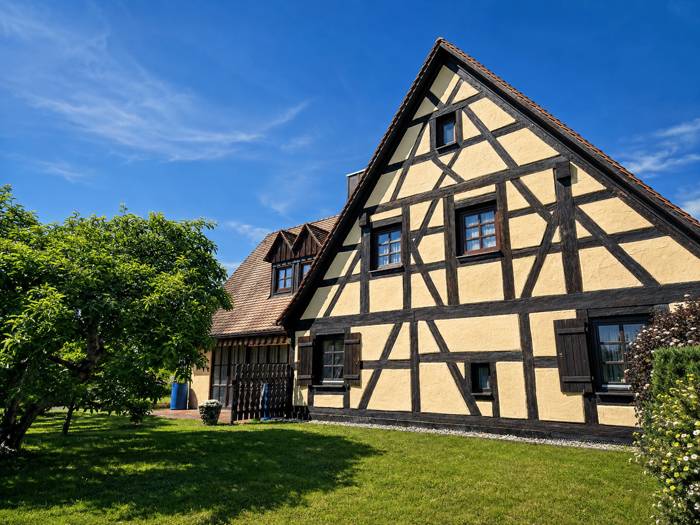 Ein- bis Zweifamilienhaus mit großem Garten & Doppelgarage in Nürnberg-Kornburg – Nürnberg – Vorschaubild 5