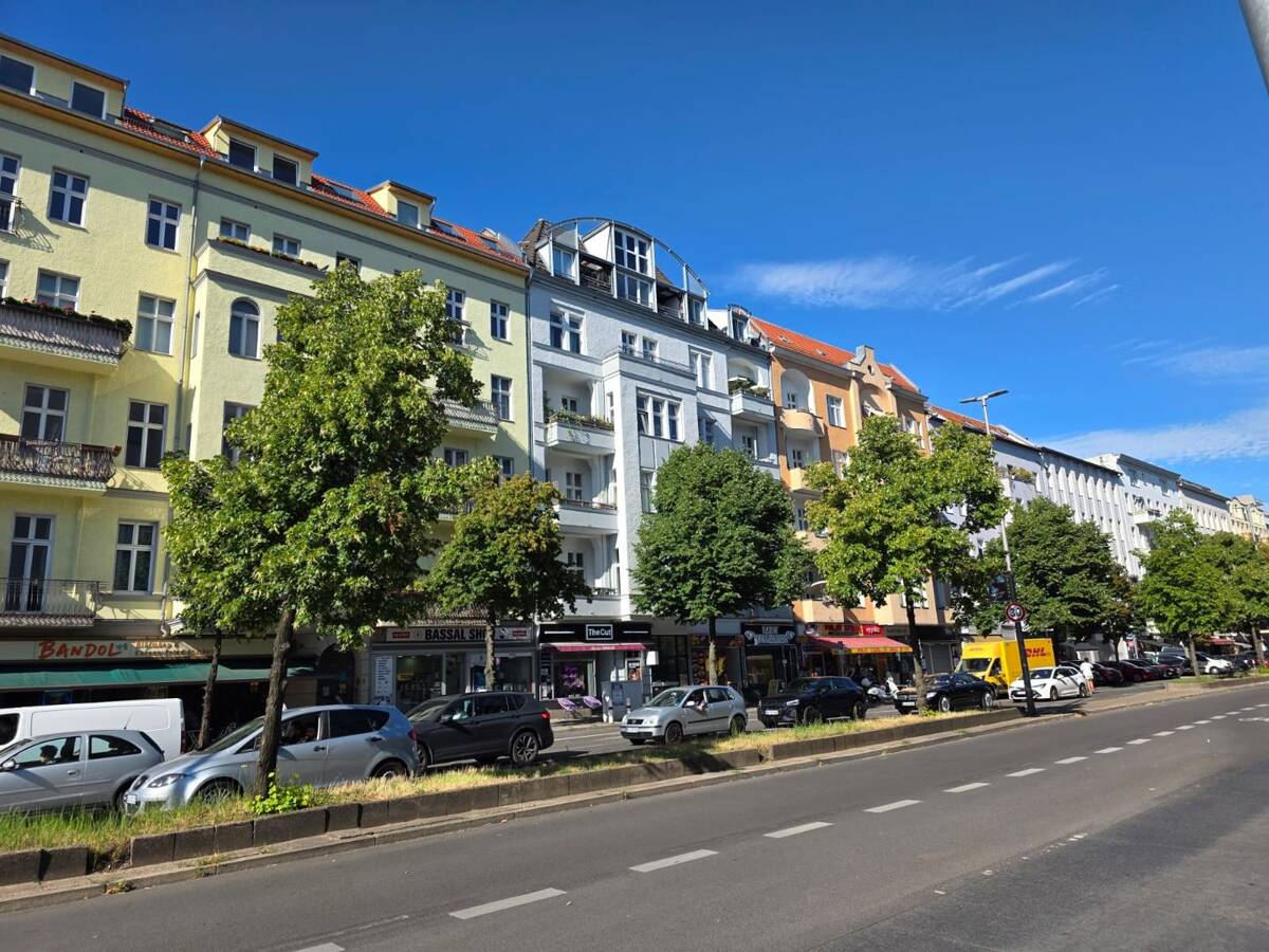 Altbau im Charlottenburger Kietz Nähe Kurfürstendamm / Stuttgarter Platz – 10627 Berlin – Bild 1 von 9