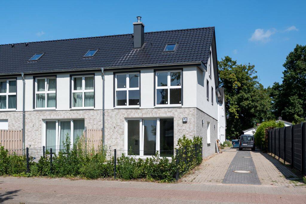 westimmobilien: Neubau-Erstbezug vor den Toren Hamburgs… Stylisches und familiengerechtes ERH – Schenefeld – Bild 1 von 9