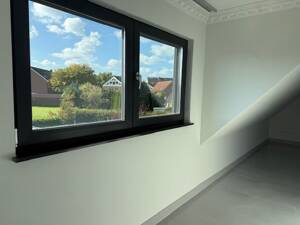 Stilvolle, exklusive 2-Zi-Dachgeschosswohnung mit Balkon und Stellplatz in bevorzugter ruhiger Lage – 23570 Lübeck – Vorschaubild 3