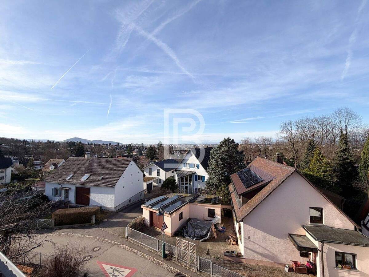 Lichtdurchflutetes Zuhause mit traumhafter Aussicht – 79104 Freiburg im Breisgau – Bild 1 von 9