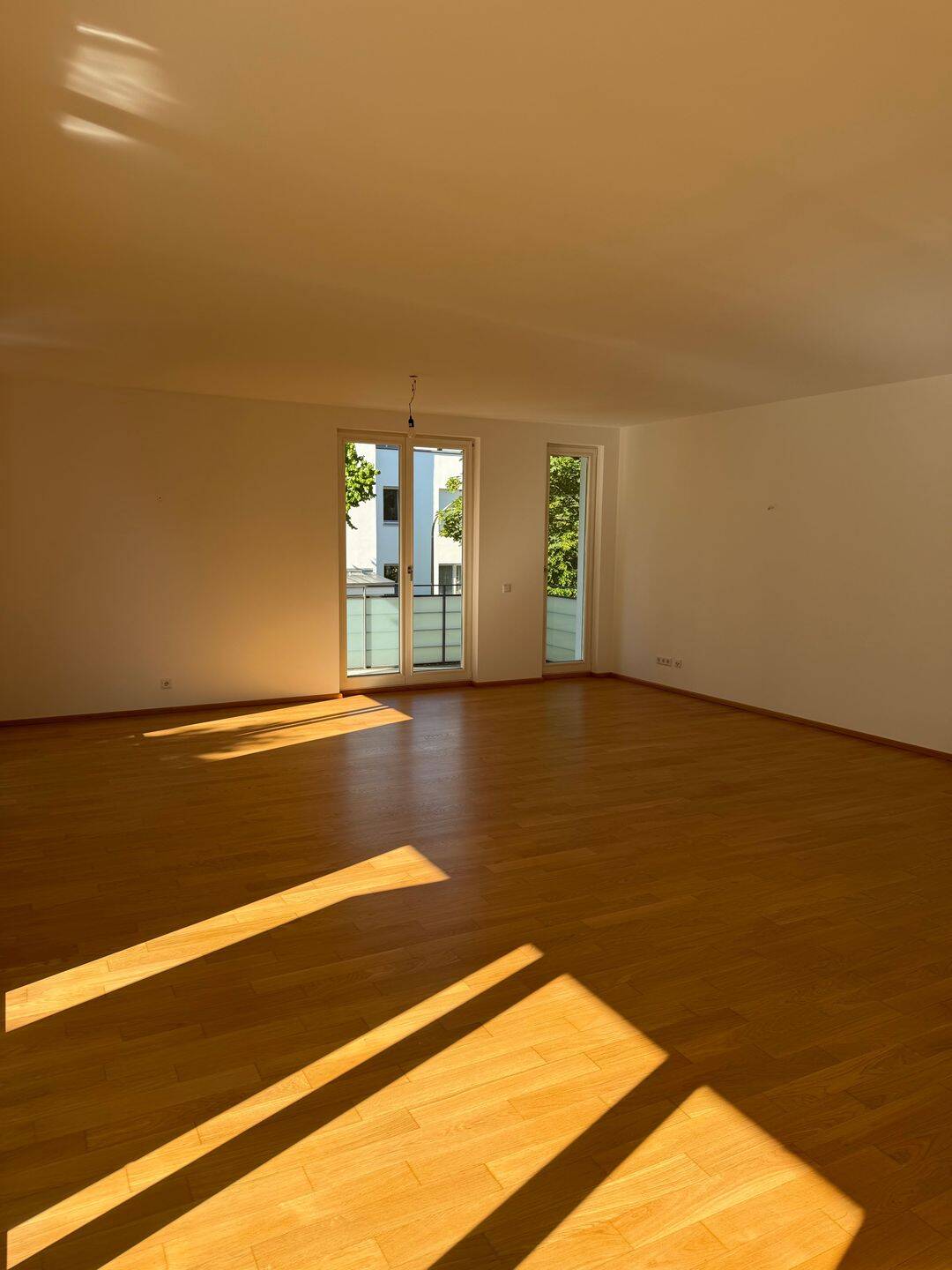 Stilvolle 4-Zimmer-Wohnung mit zwei Balkonen und Einliegerfläche – München – Vorschaubild 3