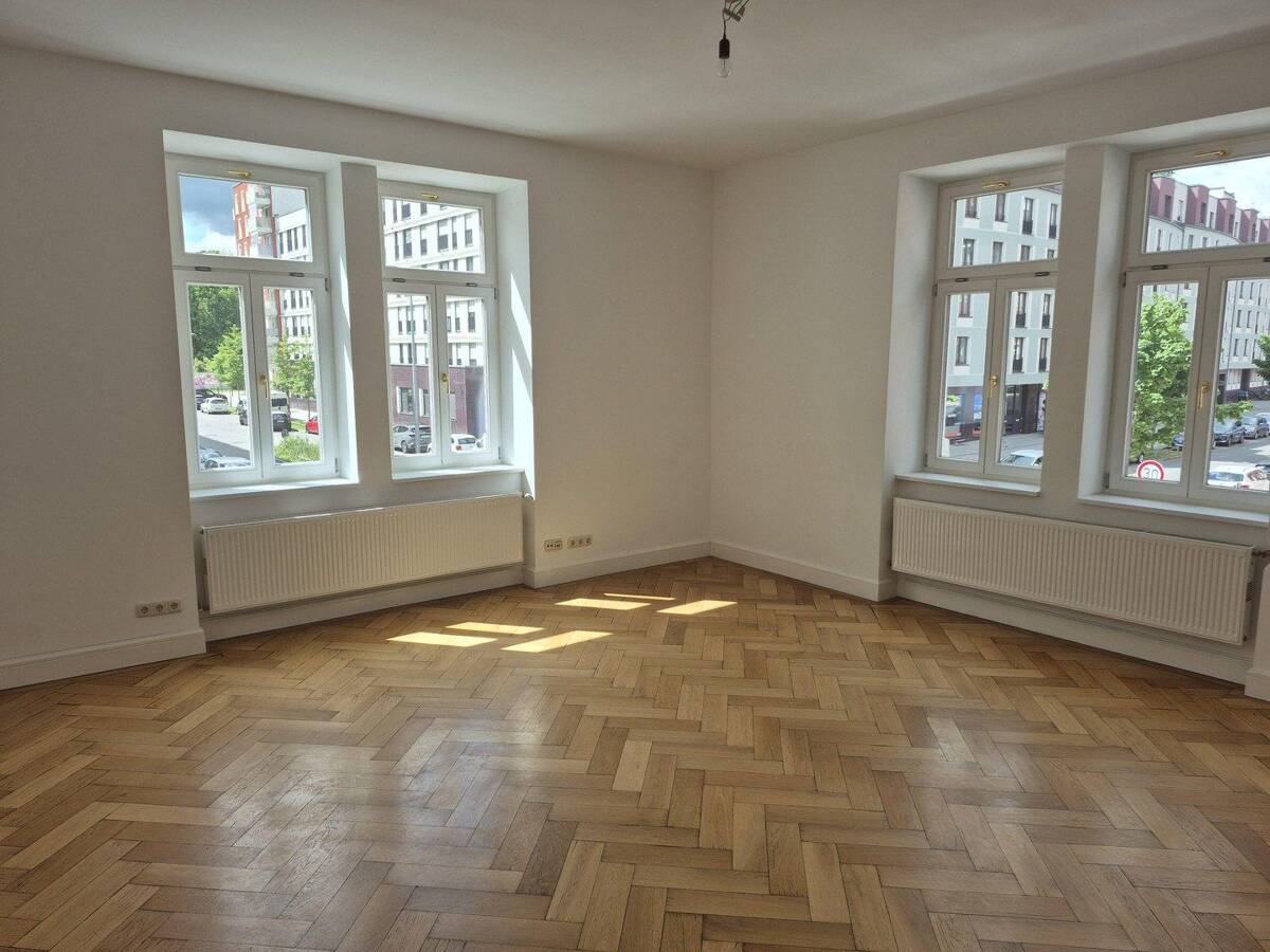 Helle, großzügig geschnittene Wohnung in denkmalgeschütztem Haus in München – 81541 München – Bild 1 von 9