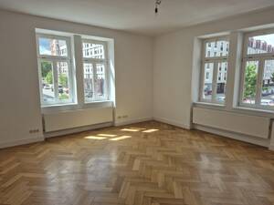 Helle, großzügig geschnittene Wohnung in denkmalgeschütztem Haus in München